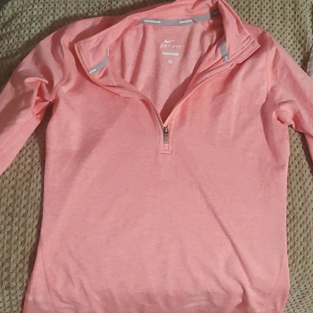 Women's Nike drifit pullover
